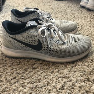 Women’s Nike Tennis Shoes